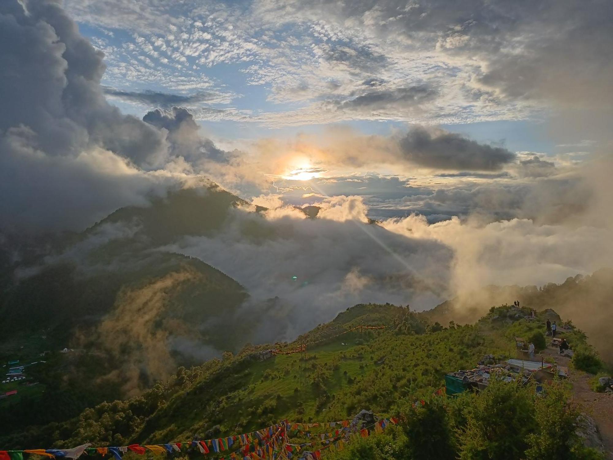 The Sapling Manor Hotel Mussoorie Bagian luar foto